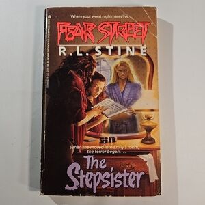 Fear Street: The Stepsister Book R L. Stine
